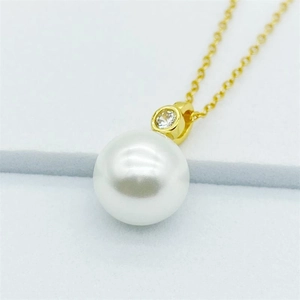 Elegant S925 silver necklace featuring a white pearl pendant with a sparkling diamond