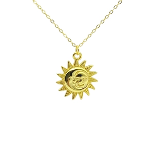 Collier en argent S925 avec pendentif soleil et lune dorés au design céleste élégant