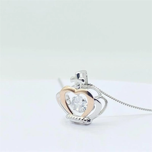 Collier élégant en argent sterling S925 avec pendentif couronne et détail cœur