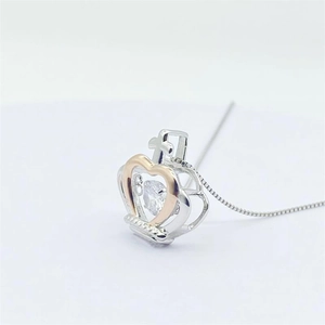 Collier avec pendentif couronne en argent S925, pierre scintillante et détail cœur rose