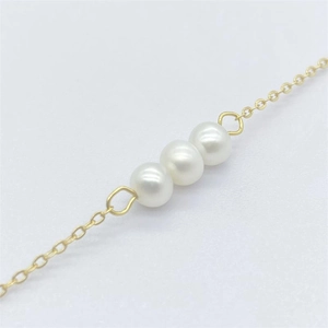 Elegant S925 silver gold-plated bracelet with three lustrous freshwater pearls
