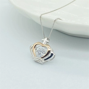 Élégant collier pendentif cœur couronne en argent 925 avec une pierre précieuse mobile