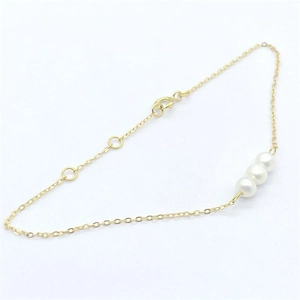 Minimalist S925 silver gold-plated bracelet with three elegant white freshwater pearls