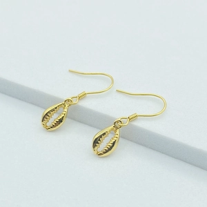 Minimalist S925 sterling silver shell drop earrings with elegant gold plated finish