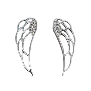 Detail van S925 sterling zilveren engelenvleugel oorbellen met witte zirkonia steentjes