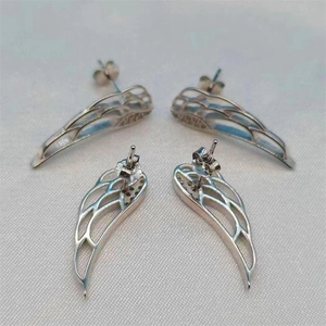 Elegante S925 sterling zilveren engelenvleugel oorknopjes met fonkelende zirkonia's