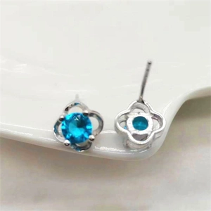 Classic S925 sterling silver four-leaf clover stud earrings with blue round gemstone