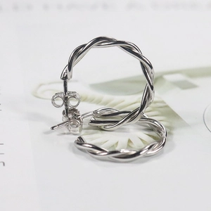 Orecchini a cerchio minimalisti in argento sterling S925 con elegante design a treccia