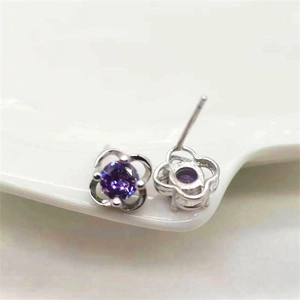 Classic S925 sterling silver four-leaf clover stud earrings with purple crystal