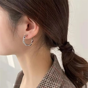 Orecchini a cerchio geometrici in argento 925 sterling con design a treccia ritorta