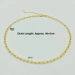 Détail d'un collier chaîne trombone dorée de 4mm avec longueur de 40+5cm et fermoir