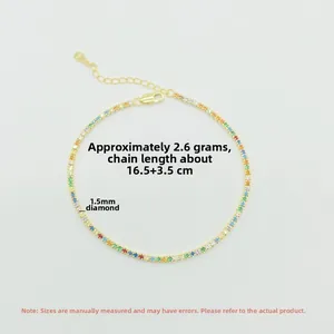 Vue détaillée du bracelet tennis arc-en-ciel en argent 925 avec zircons colorés