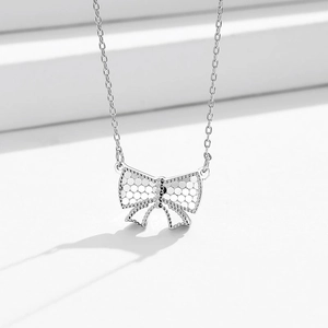 Collier en argent sterling S925 avec pendentif nœud et détails en nid d'abeille