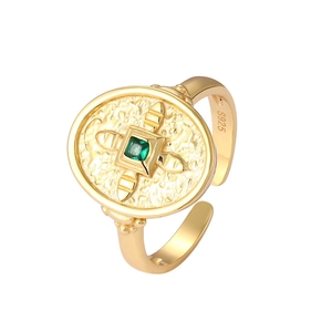 S925 sterling silver gold plated ring with green zircon stone and shield design