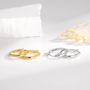 Élégantes boucles d'oreilles créoles en argent 925 finitions or et argent poli