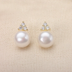 Elegant S925 silver pearl stud earrings with sparkling zircon accents in gold plating
