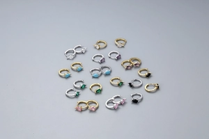 Détails des créoles en argent sterling S925 avec zircons colorés en forme de poire