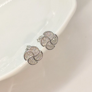 Sparkling S925 sterling silver four-leaf clover stud earrings with pavé zircon stones