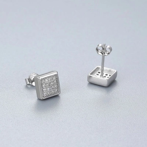 Minimalistische S925 Sterlingsilber quadratische Ohrstecker mit klarem Zirkonia-Besatz