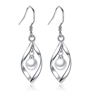 Elegant s925 silver pearl drop earrings featuring a twisted hollow frame and classic hooks