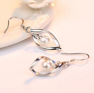 Elegant S925 silver pearl drop earrings with hollow leaf design and fishtook hooks