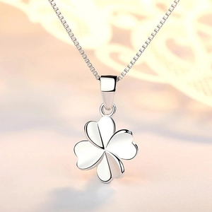 Polished S925 sterling silver four-leaf clover necklace with a minimalist box chain design