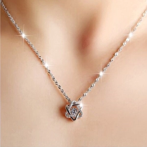 Collier en argent sterling S925 avec pendentif étoile hexagramme et zircone sur modèle