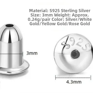 Dettaglio macro dei fermagli per orecchini in argento S925 con marchio e altezza di 3mm