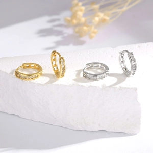 Orecchini a cerchio in argento 925 con fila di diamanti placcati oro e argento