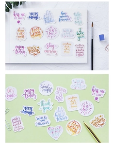 Détail d'autocollants aquarelles esthétiques avec citations inspirantes pour journal