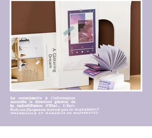 Détail d'un carnet d'autocollants washi violet avec dégradés de rêve sur un support d'art