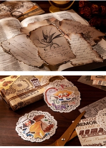 Detailansicht von Vintage-Scrapbook-Papier mit gebrannten Kanten und botanischen Motiven