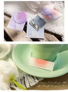 Cartes décoratives aux dégradés pastels avec ficelle blanche sur fond esthétique