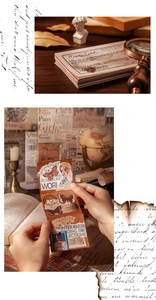 Detail von Vintage-Journal-Material mit Schmetterlings-Aufklebern und Kraftpapier-Etiketten