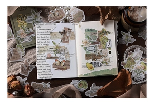 Autocollants washi vintage fleurs et papillons sur un carnet avec des fleurs séchées