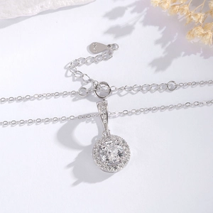 S925 Sterling Silber Halskette mit rundem Zirkonia-Anhänger und Halo-Diamanten