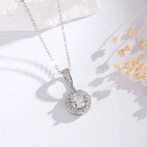925 Sterling Silber Soulmate Halo Halskette mit runden Zirkonia auf weißen Steinen