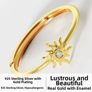 Macro de la bague tournesol en argent 925 avec zircon et placage en or 18 carats