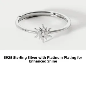 Détail de la bague tournesol en argent S925 avec pierre zircon et placage platine