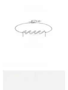 Detail showing S925 sterling silver wavy bracelet dimensions 32mm and 17+3cm length