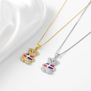 Pendentifs ours hip-hop en or et argent avec pierres zircons et détails de drapeau en émail