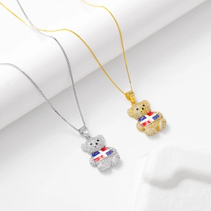 Colliers avec pendentif ours en argent et or sertis de cristaux et émail coloré