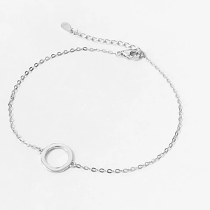 Détail du bracelet en argent sterling S925 avec pendentif cercle poli et fermoir