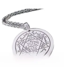 Gravure laser détaillée du sceau de Salomon sur un pendentif rond en acier inoxydable argent