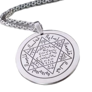 Collier avec pendentif sceau de Salomon et gravure mystique en finition argentée