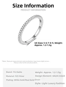 Nahaufnahme des S925 Sterlingsilber Eternity-Rings mit hochwertigen Zirkonia-Steinen