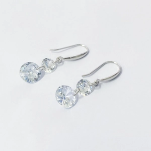 Minimalistische S925 Sterling Silber Tropfenohrringe mit funkelnden Zirkonia-Steinen