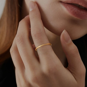 Minimalist slim gold ring for women made of s925 sterling silver for stacking
