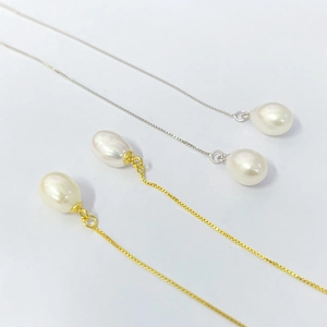 Elegant S925 sterling silver long chain pearl drop earrings in gold and silver finish