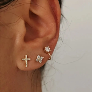 Ensemble de trois boucles d'oreilles croix et fleurs en argent S925 doré et zircon